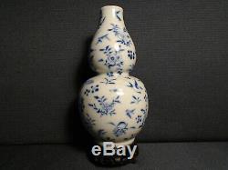 A good Chinese porcelain 19th. C. U/g blue Double-Gourd Vase, 17cms. High. Vgc