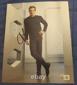 CHRIS PINE 8x10 Signed Autograph Auto Beckett BAS Star Trek Hell Or High Water