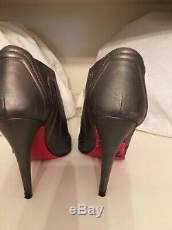 Christian Louboutin Sigourney Ankle Boot High Heel Pewter Mettallic 38.5. Signed