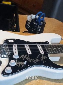 Highly Suspect Rock Band MUSICIANS Signed WHITE ELECTRIC GUITAR JSA CB40396