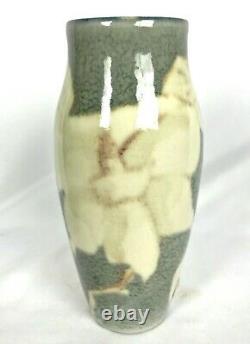 ROOKWOOD 8 1/2 MAGNOLIA BLOSSOM #30 F HIGH GLAZE SIGNED JEN JENSEN VASE c1945