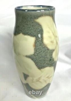 ROOKWOOD 8 1/2 MAGNOLIA BLOSSOM #30 F HIGH GLAZE SIGNED JEN JENSEN VASE c1945