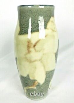 ROOKWOOD 8 1/2 MAGNOLIA BLOSSOM #30 F HIGH GLAZE SIGNED JEN JENSEN VASE c1945