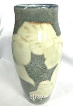 ROOKWOOD 8 1/2 MAGNOLIA BLOSSOM #30 F HIGH GLAZE SIGNED JEN JENSEN VASE c1945