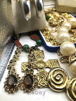Vintage HIGH END Jewelry LOT Signed KJL GIVENCHY ANNE KLEIN CROWN TRIFARI DAUS+